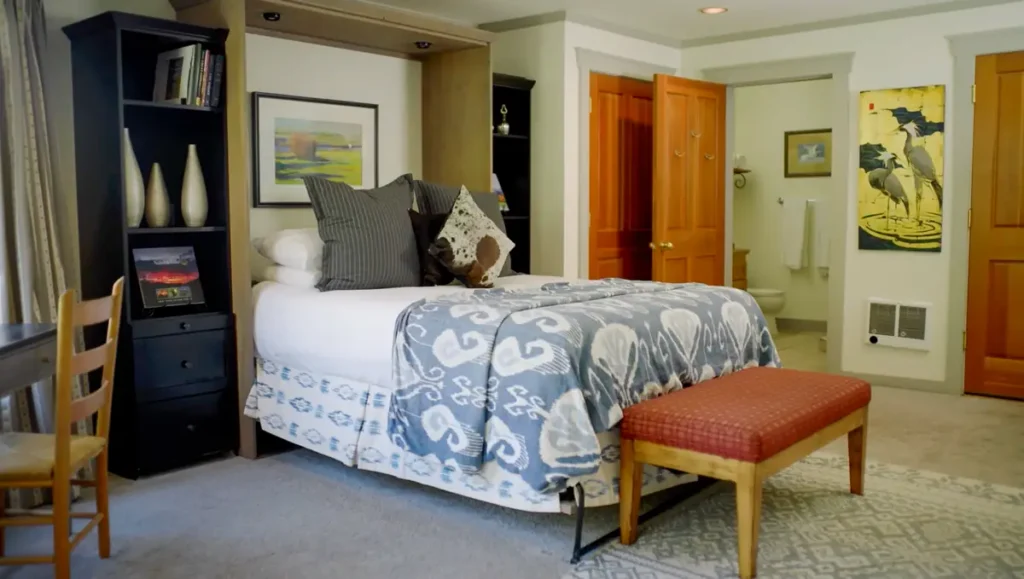 Swan Studio at Inn on the Creek